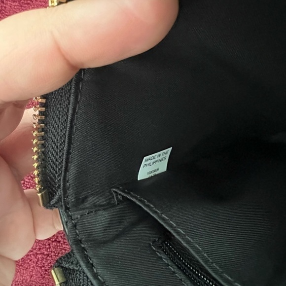 TORY BURCH• BRITTEN LARGE‎ ZIP POUCH WRISTLET - Picture 12 of 12